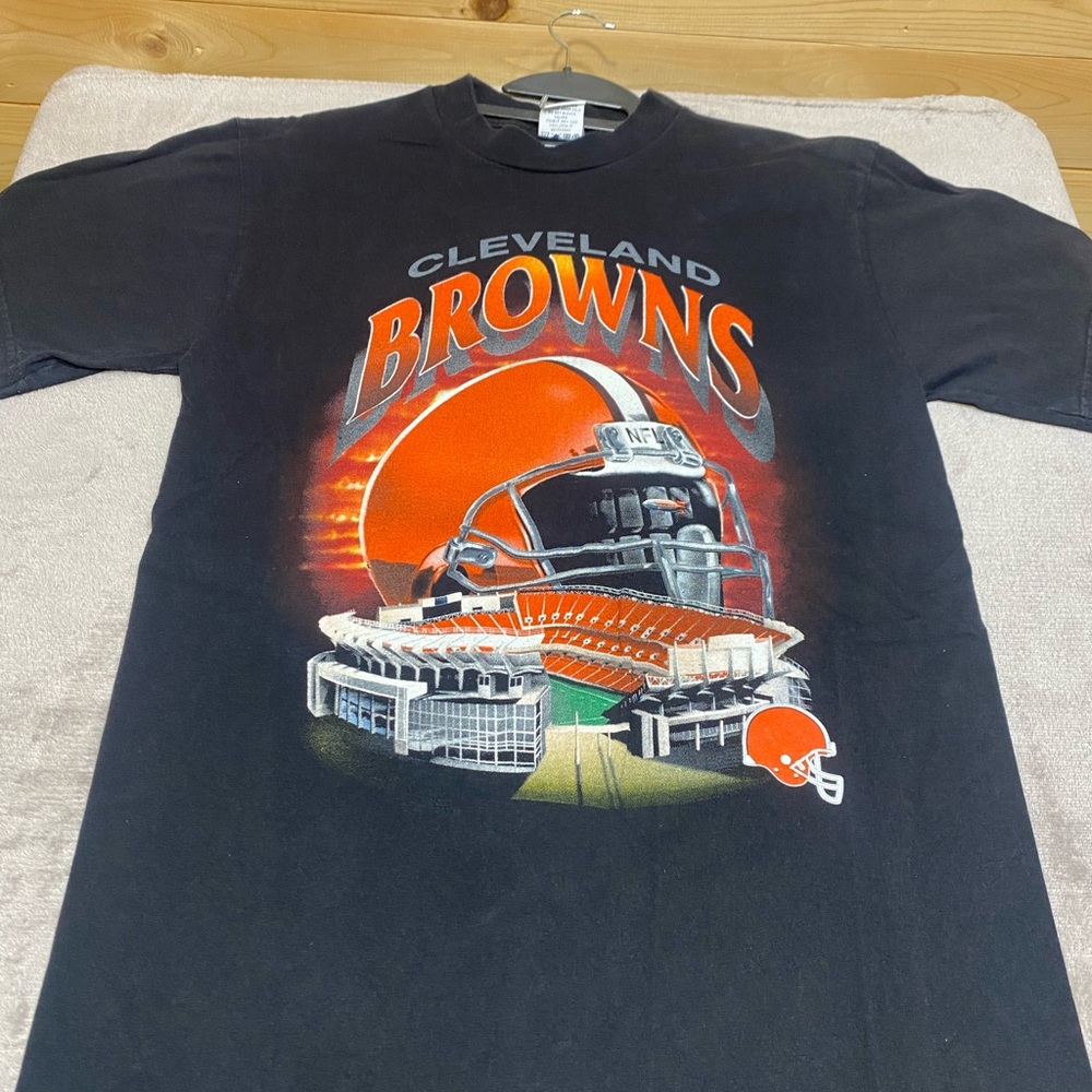 Vintage Cleveland Browns T-Shirt Size Medium Browns Helmet Stadium